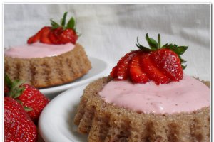 Mini tarte cu capsune