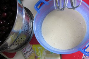 Chec cu iaurt, lămâie și cireșe