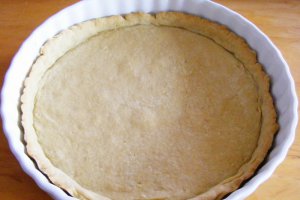 Tarta cu ananas si jeleu de zmeura