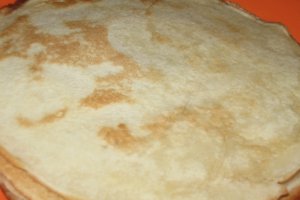 Clatite cu dulceata de capsuni