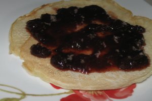 Clatite cu dulceata de capsuni