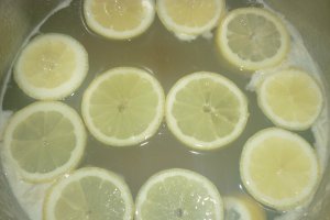 Sirop concentrat din flori de soc si lamaie