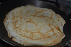 Clatite cu branza "Ceva fin" si piersici