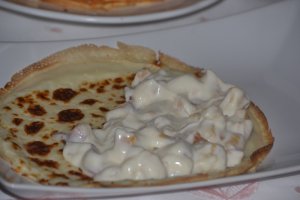 Clatite cu branza "Ceva fin" si piersici