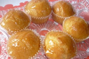 Briose cu peltea (jeleu) din flori de soc
