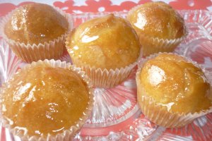 Briose cu peltea (jeleu) din flori de soc