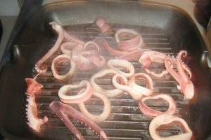 Salata cu calamari si cartofi natur