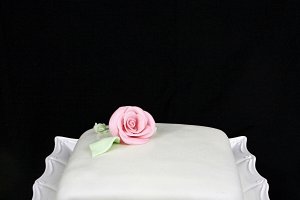 Tort “Mama”, cu crema de lamaie si jeleu de zmeura