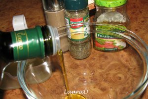 Pulpe de pui la cuptor cu usturoi si cartofi cu ierburi aromate