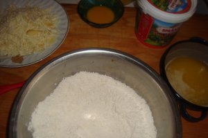 Saleuri cu multa branza si cascaval