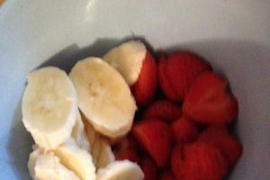 Clatite cu fructe si inghetata