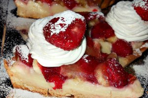 Tarta cu capsuni,banane si mascarpone