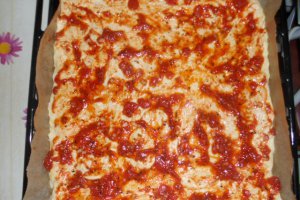 Pizza cu blat pufos