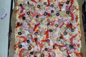 Pizza cu blat pufos
