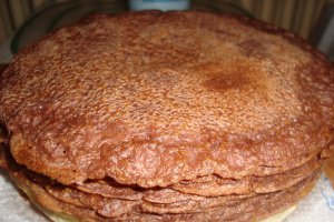 Tort de clatite cu ciocolata si frisca