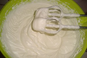 Tort de clatite cu ciocolata si frisca