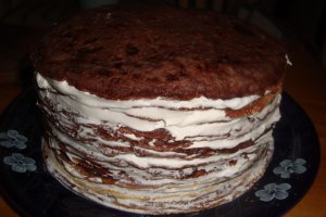 Tort de clatite cu ciocolata si frisca