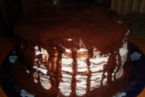 Tort de clatite cu ciocolata si frisca