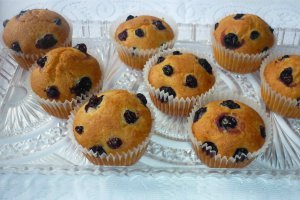Briose cu iaurt si fructe de padure
