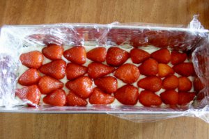 Tort de vara cu piscoturi si capsuni