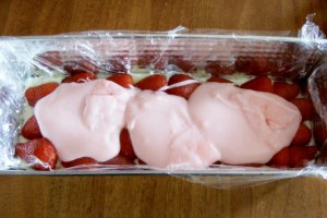 Tort de vara cu piscoturi si capsuni