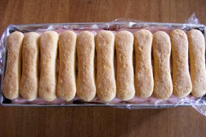 Tort de vara cu piscoturi si capsuni
