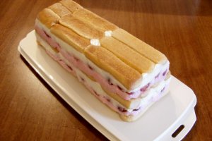 Tort de vara cu piscoturi si capsuni