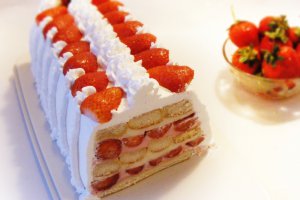 Tort de vara cu piscoturi si capsuni
