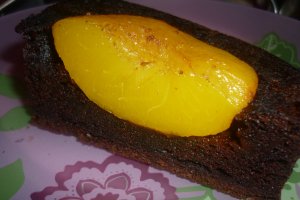 Brownie cu piersici