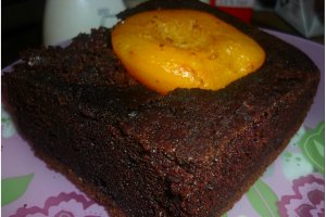 Brownie cu piersici