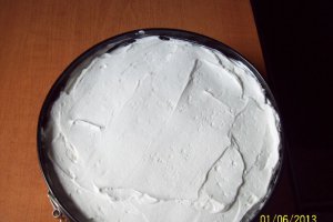 Tort cu fructe si frisca