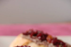 Pateu de ficat cu vin de Porto și pastă de ceapă roșie