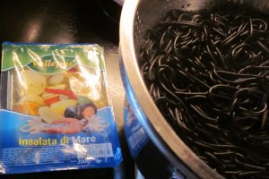 Spaghete negre cu fructe de mare