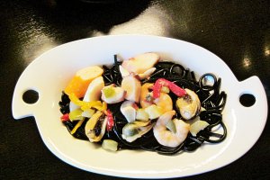 Spaghete negre cu fructe de mare