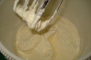 Salata de fructe in coaja de pepene