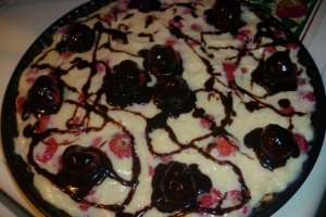 Tarta cu ciocolata si capsuni