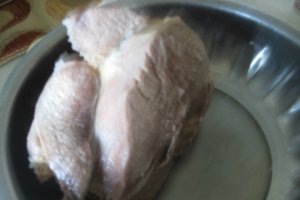 Cartofi noi cu carnita de vita in sos de rosii