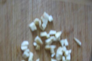 Cartofi noi cu carnita de vita in sos de rosii