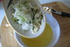 Cartofi noi cu carnita de vita in sos de rosii