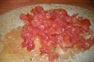 Avocado cu branza fina din lapte de capra