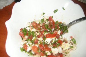 Avocado cu branza fina din lapte de capra