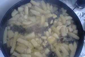 Peste cu garnitura de cartofi