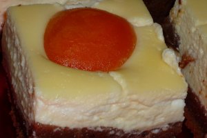 Brownies cheesecake cu caise