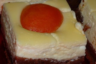Brownies cheesecake cu caise