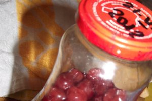 Tort cu crema de ciocolata si visine