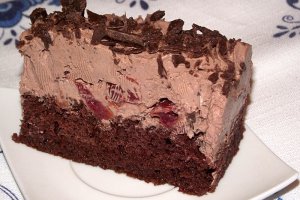 Tort cu crema de ciocolata si visine
