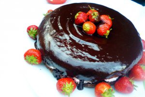 Deliciu cu capsuni si ciocolata