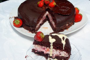 Deliciu cu capsuni si ciocolata