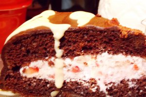 Deliciu cu capsuni si ciocolata