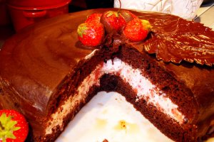 Deliciu cu capsuni si ciocolata